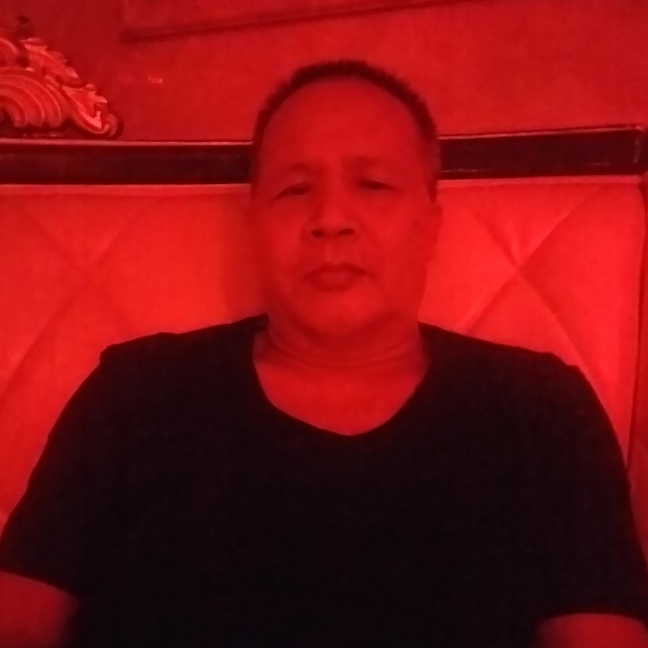 难过衬衫的照片