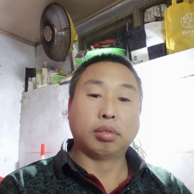 自信挽手棒球的照片