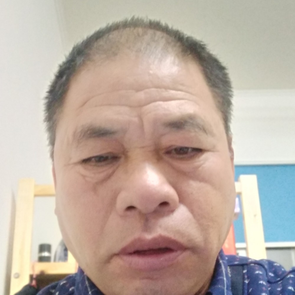 谨慎挽手台灯的照片