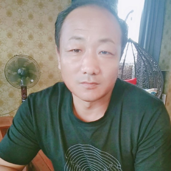 深情爱羽裳的照片