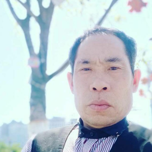 等待蓝莓的照片