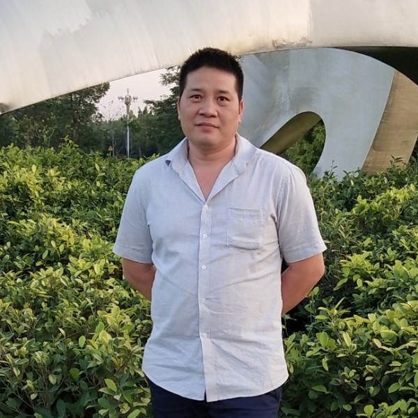 拥抱未来。的照片