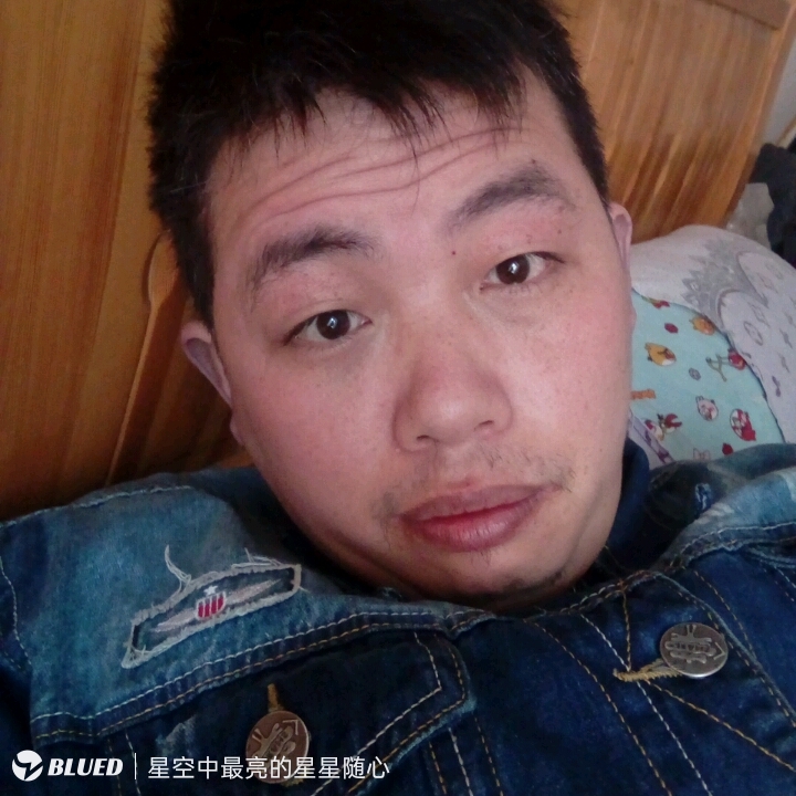欣慰保卫黑米的照片