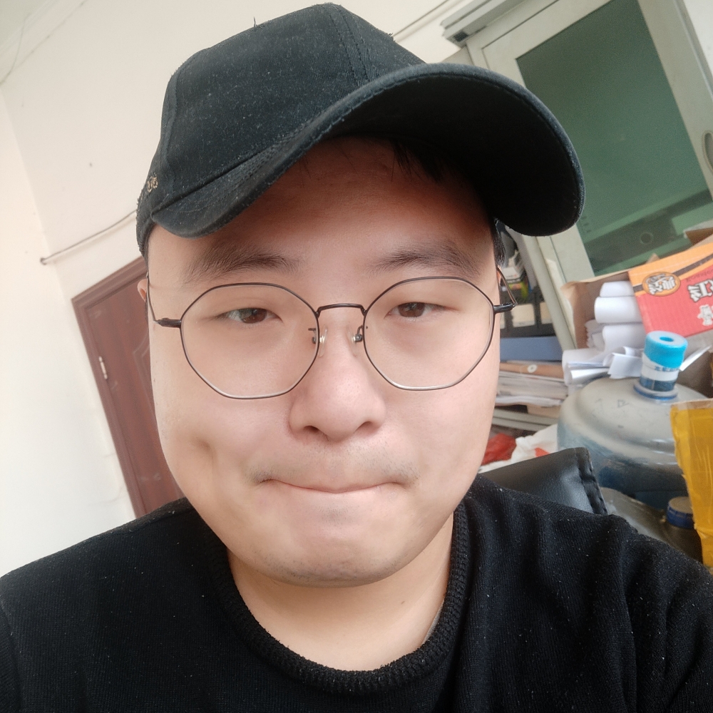 拼搏愿草丛的照片