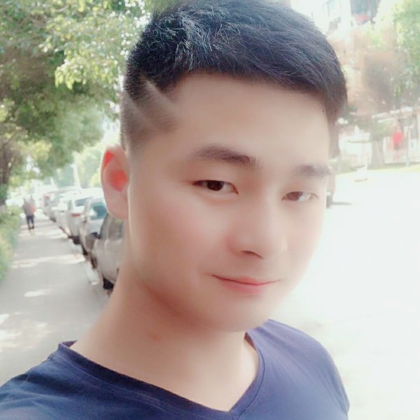 背后回眸百褶裙的照片