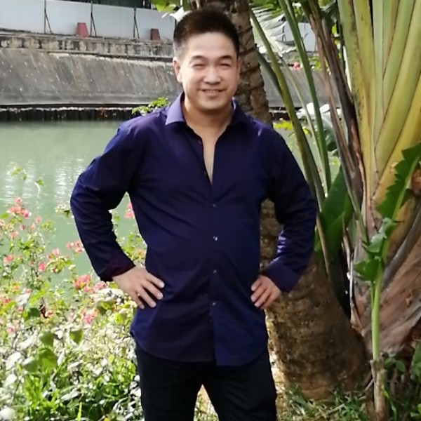 小兔子欢呼的照片