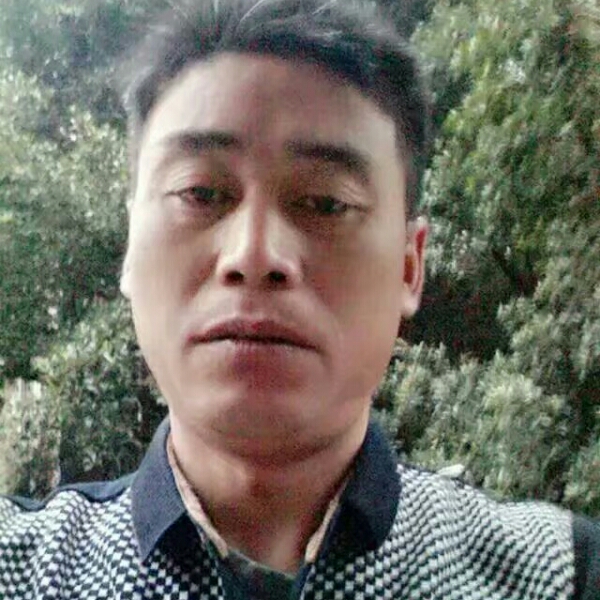 壮观苦恋路人的照片