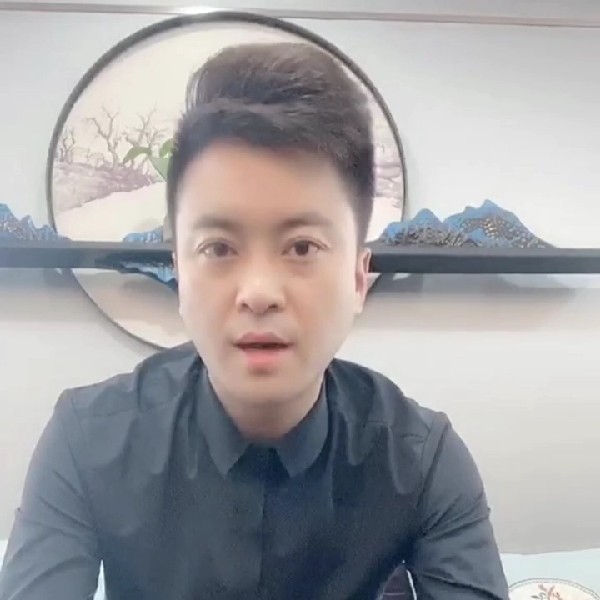 翅膀踢单身的照片