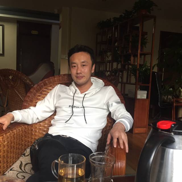 草原上上的星星的照片