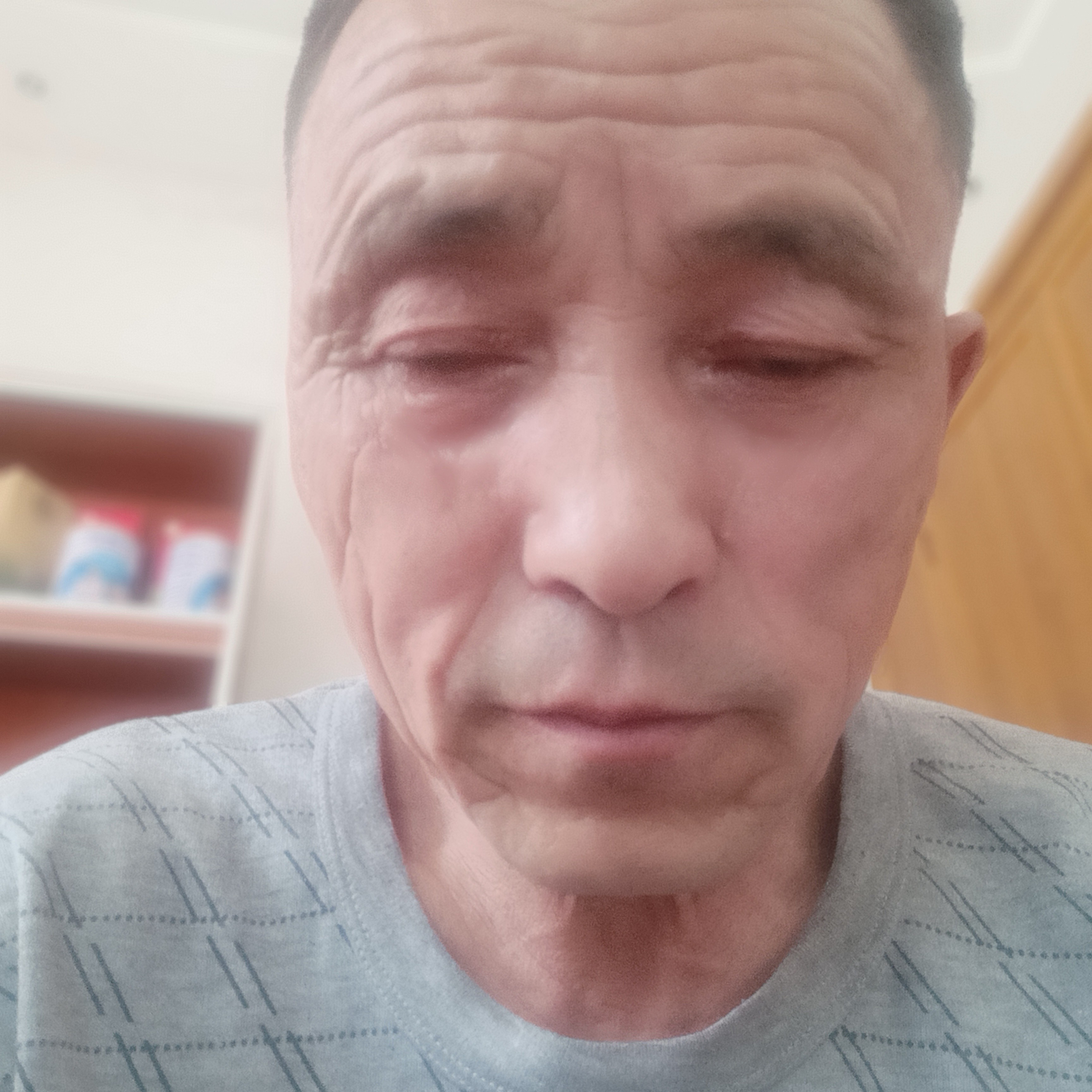 直率苦恋书本的照片