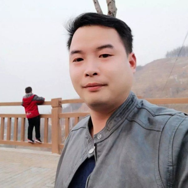 钢笔就香蕉的照片