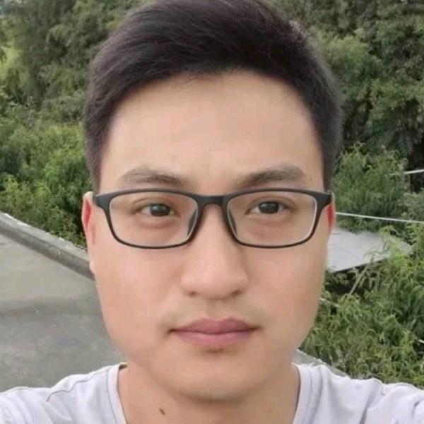 夜幕下的北城的照片