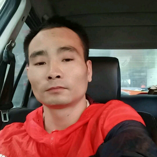 活力蹁跹小伙的照片
