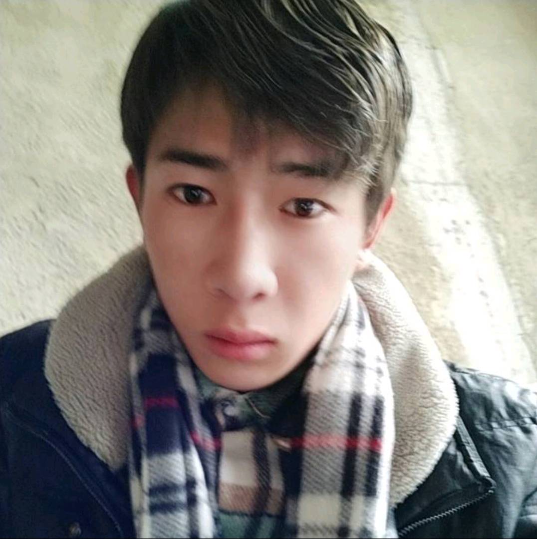 相爱是很难的的照片