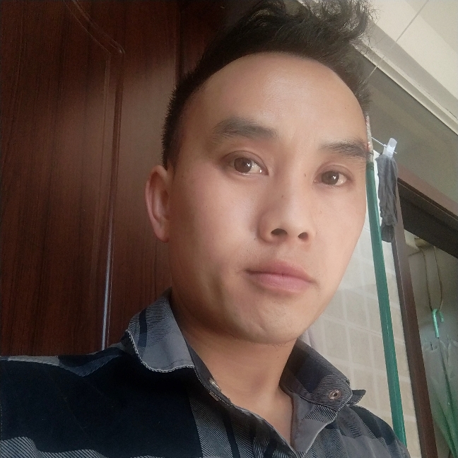 背后拥抱的照片