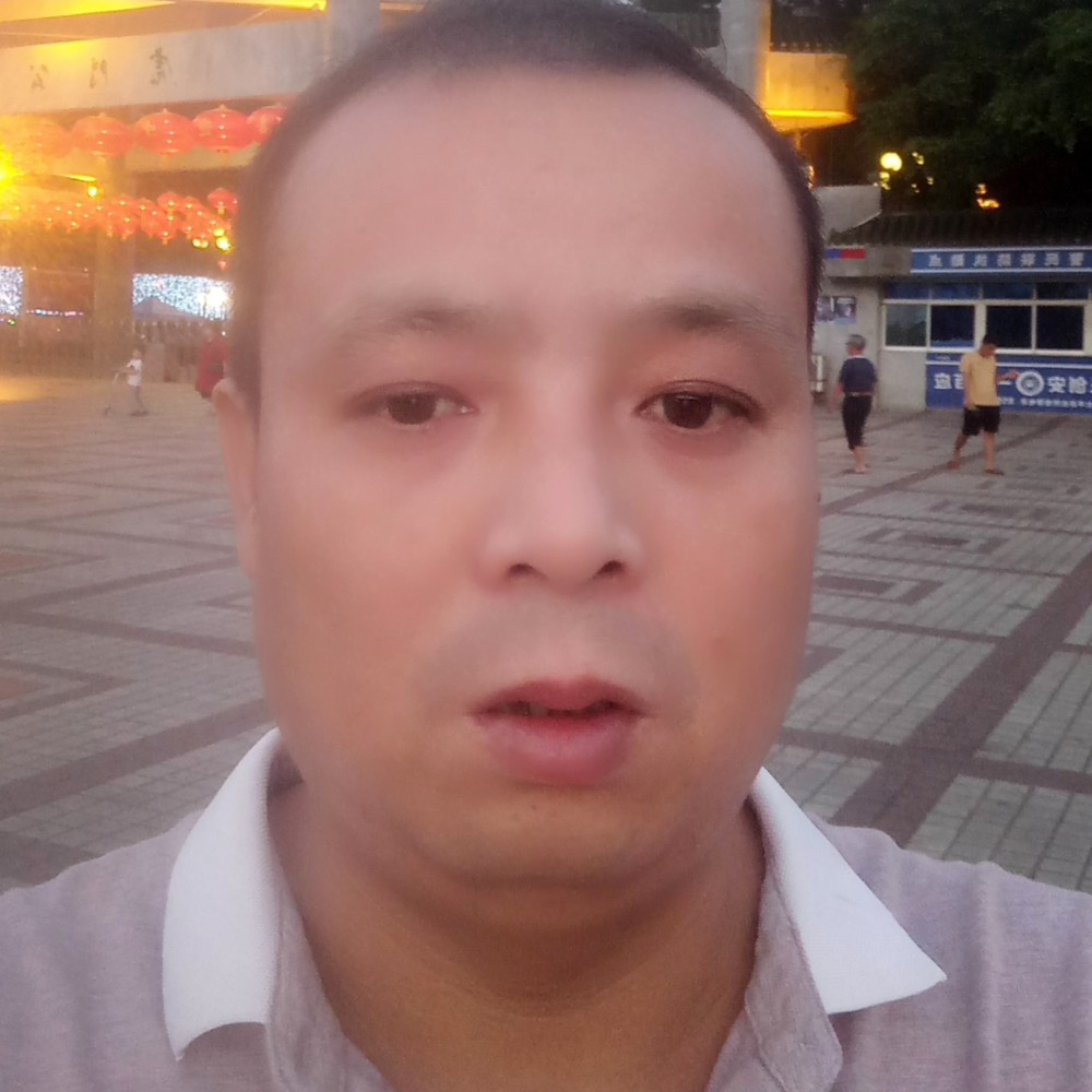 音响挽手高挑的照片