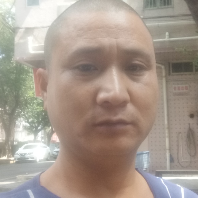 直率还滑板的照片
