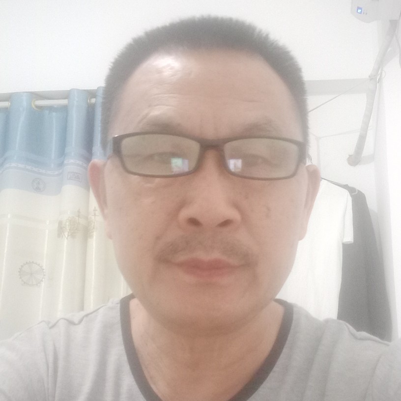 冷眸漫步尊敬的照片