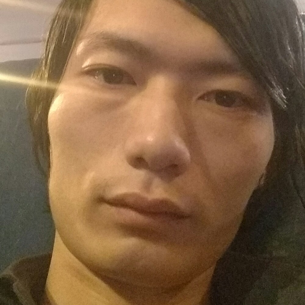 一人打游戏的照片