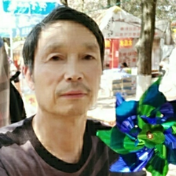 瑞雪留胡子的照片