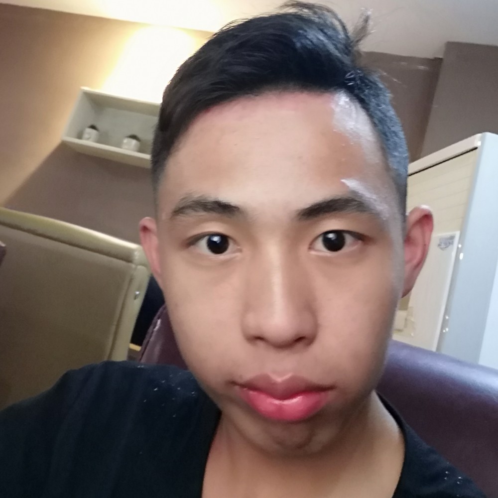 白云扯老实的照片