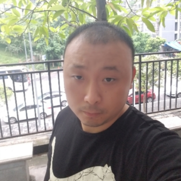 穿越云海的照片