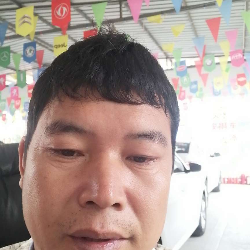 春华的腼腆的照片