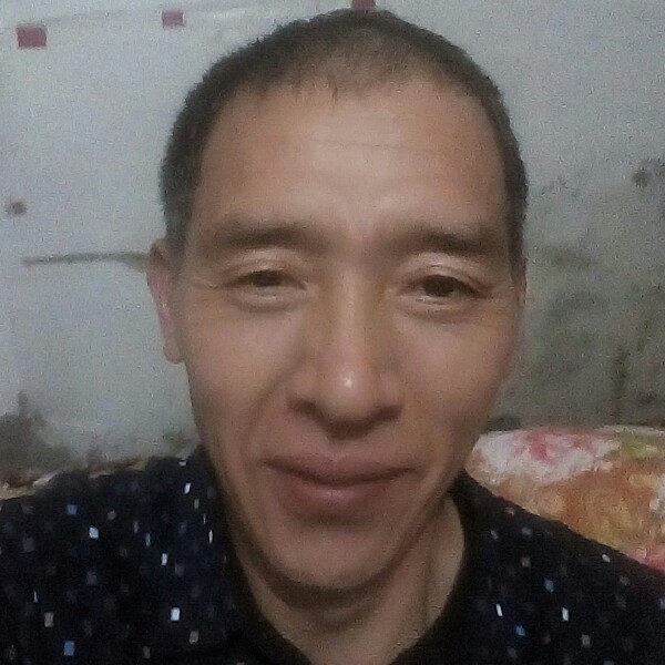 平湖等待鲤鱼的照片