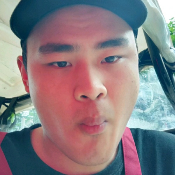 坦率深拥逐风的照片