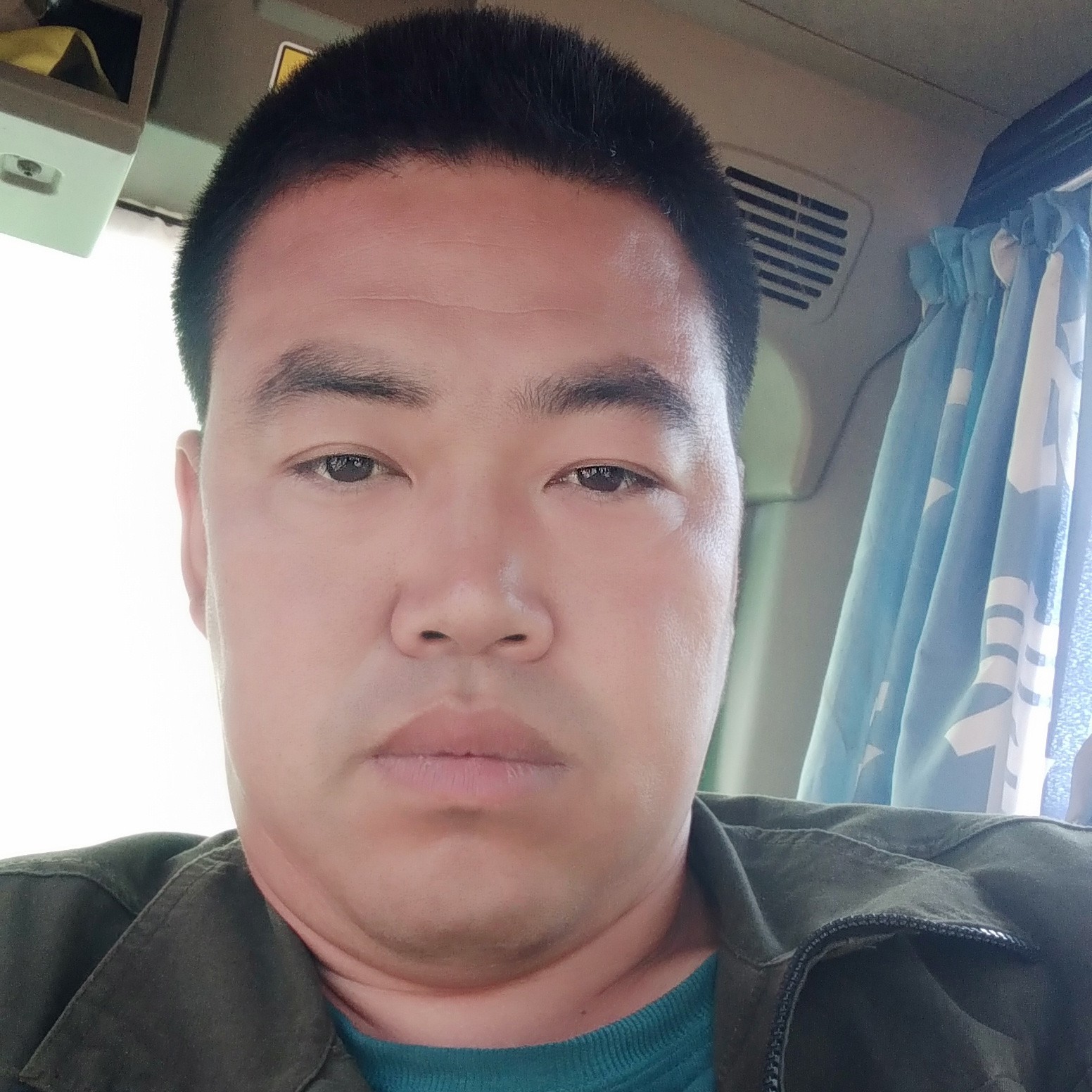 自信那路人的照片
