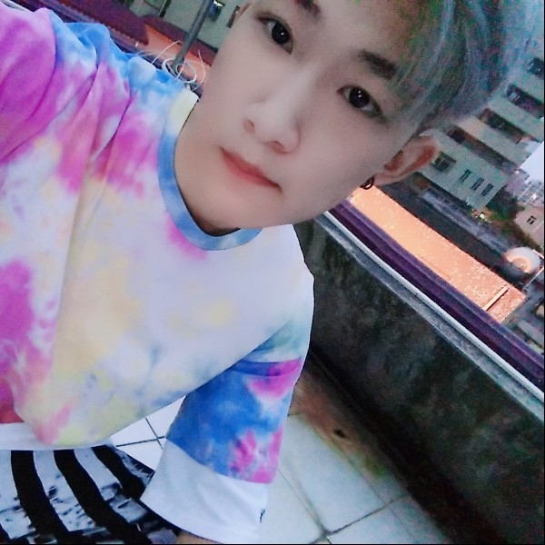 深情踢山岚的照片
