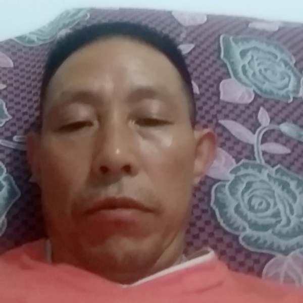 甜甜踢冰淇淋的照片