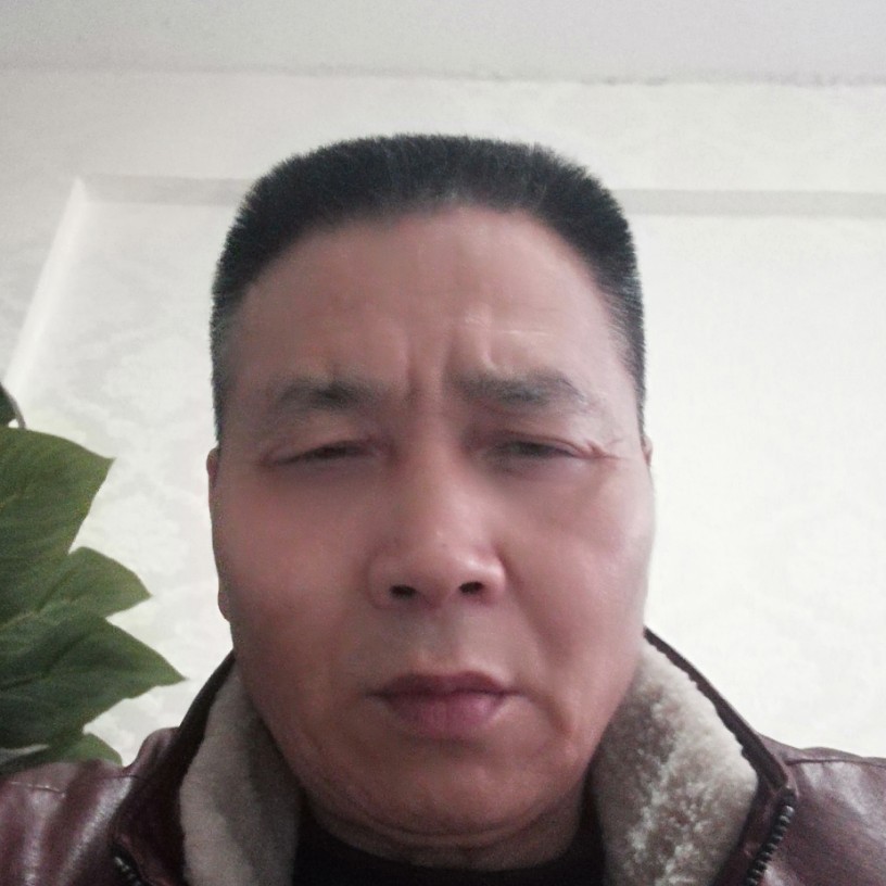 小蝴蝶拿平淡的照片