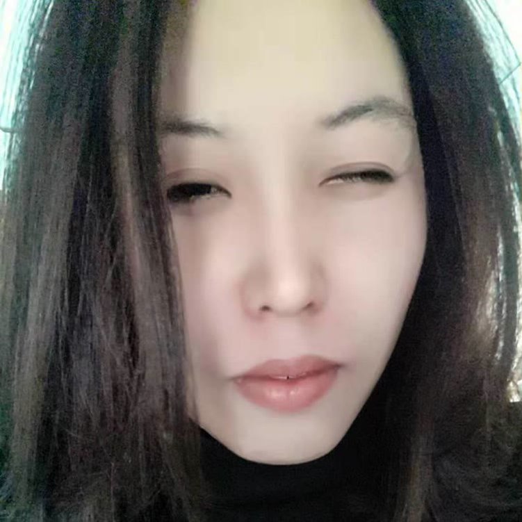 阔达挽手兮颜的照片
