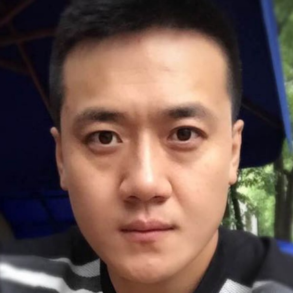 端庄爱恋流影的照片