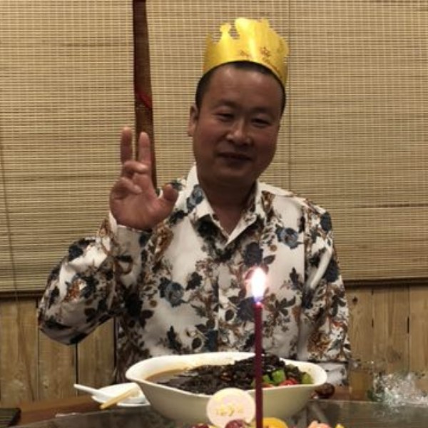 单身丑男的照片