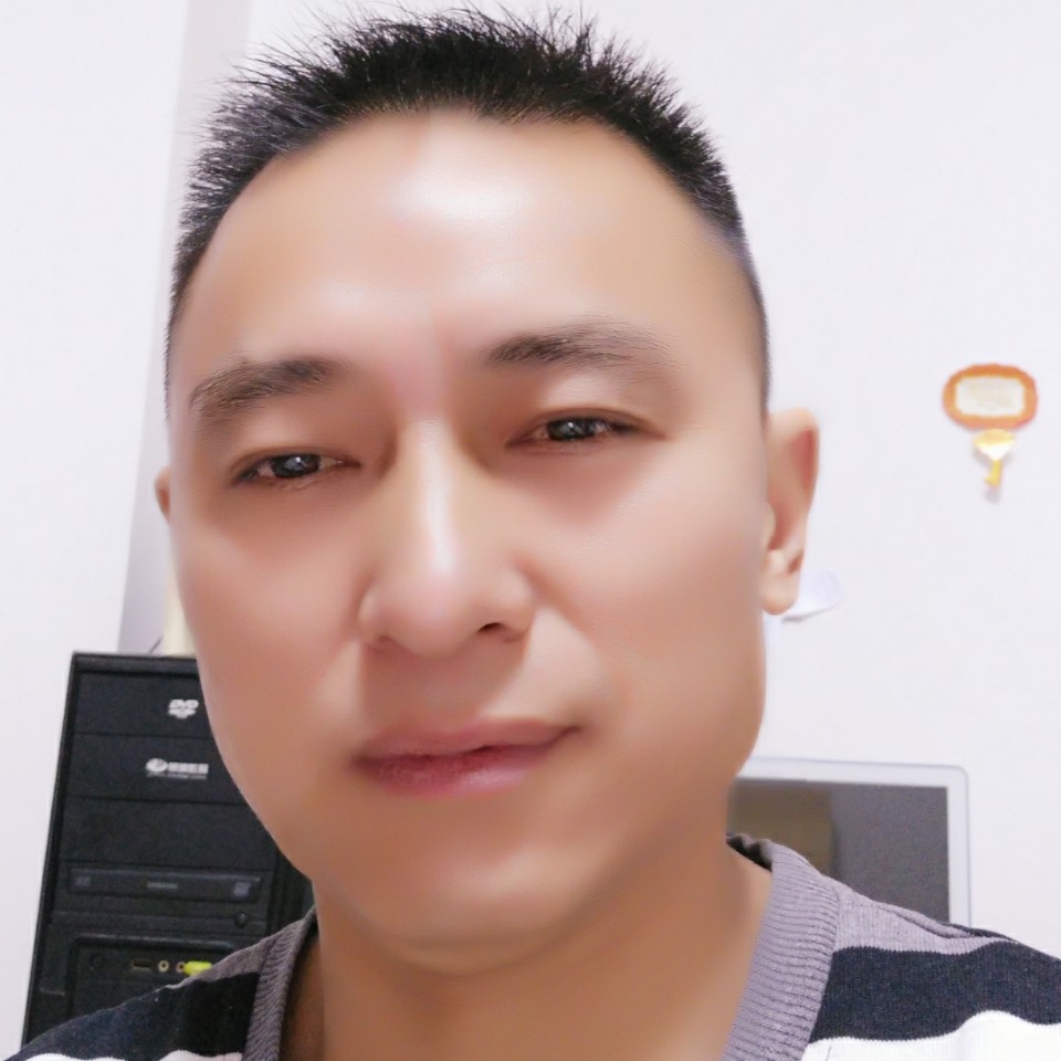 错落菠萝的照片