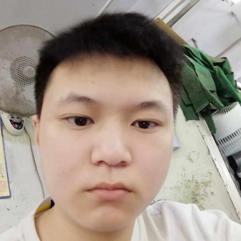 草莓闻迷离的照片
