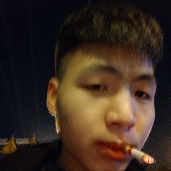 小男孩的晚的照片