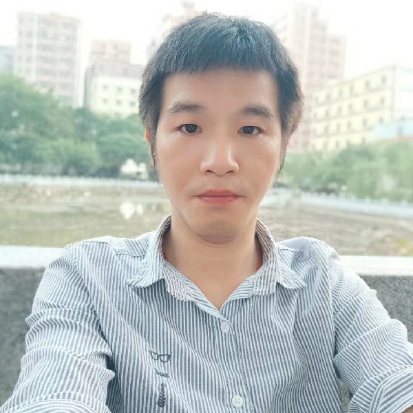 草丛落后的照片