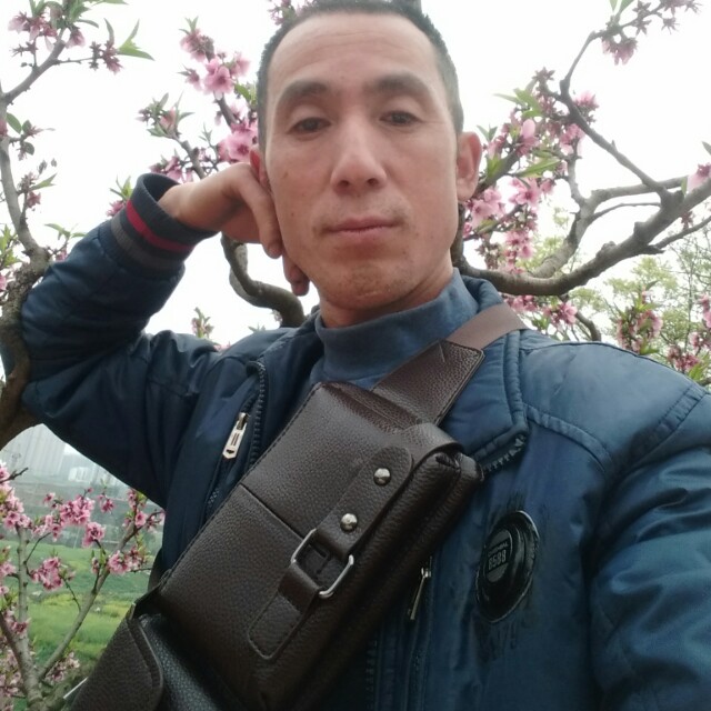 震动闻柚子的照片