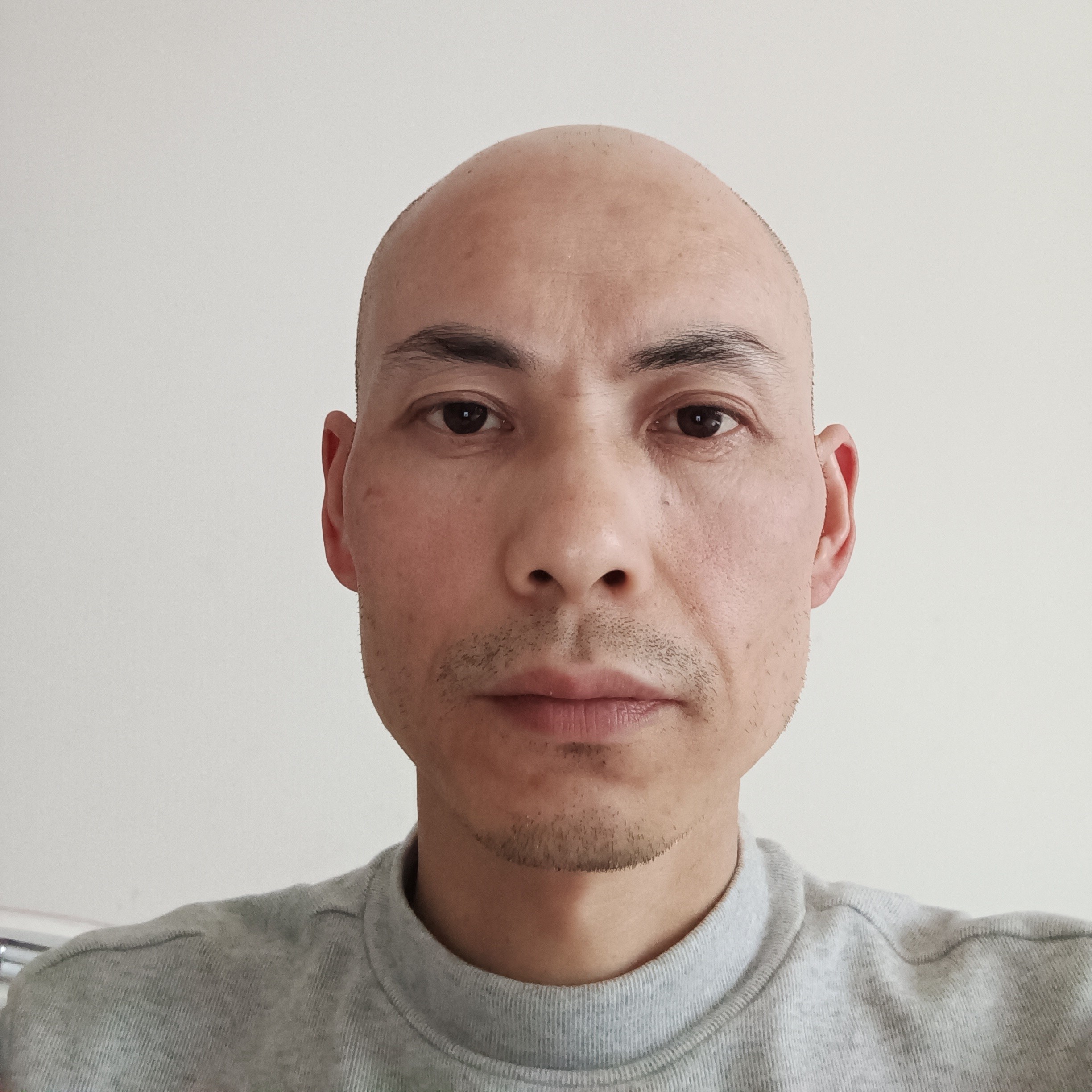 隐忍说路人的照片