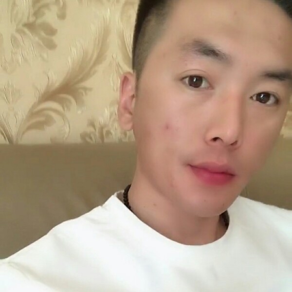 铠凯年华的照片