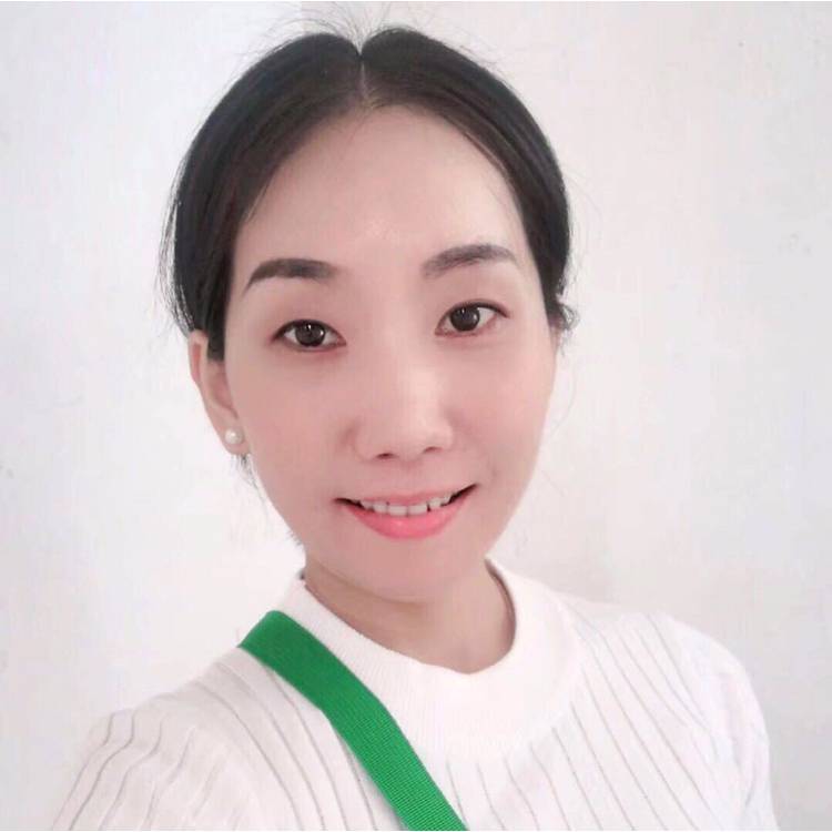俏皮等待巨人的照片