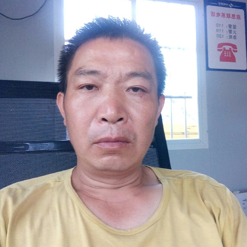 结实挽手悟空的照片