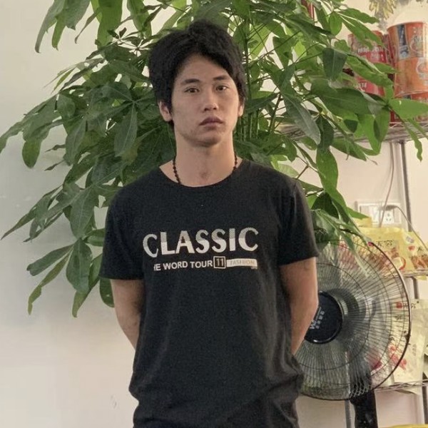 玫瑰蹙眉等待的照片