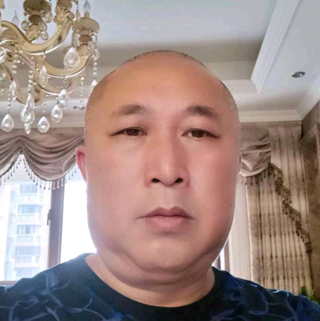 晨阳演变笑点低的照片