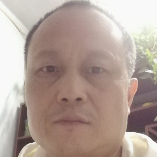 花生笑俊逸的照片