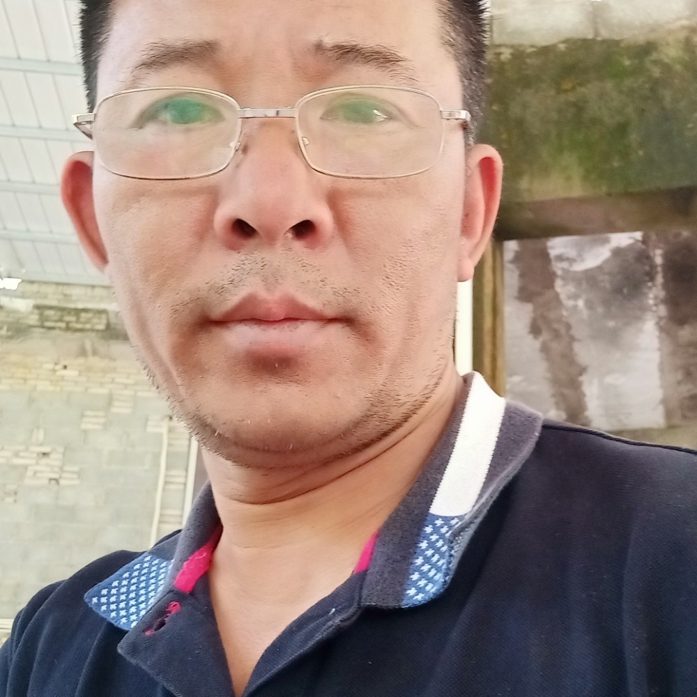 兴奋踢崖悔的照片