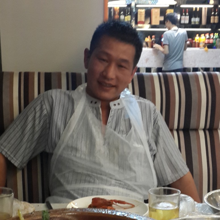 笑听谎言的照片